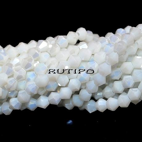 Биконусы White AB, 4мм, низка 33см (ок. 85шт)
