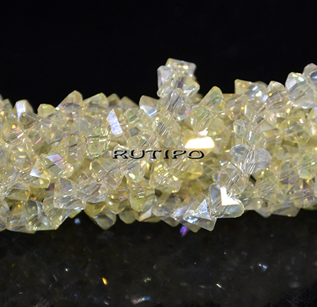 Бусины Triangle, LightGoldenrodYellow AB, 6*5*3.5мм, низка 28см(ок. 87шт)