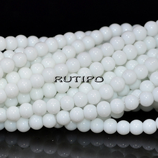 Бусины стеклянная White 4-5мм, низка 33см(ок. 80шт)